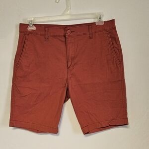 Men's Levi's XX Chino Authentic Relaxed Shorts in a red or terracotta shade.Sz34